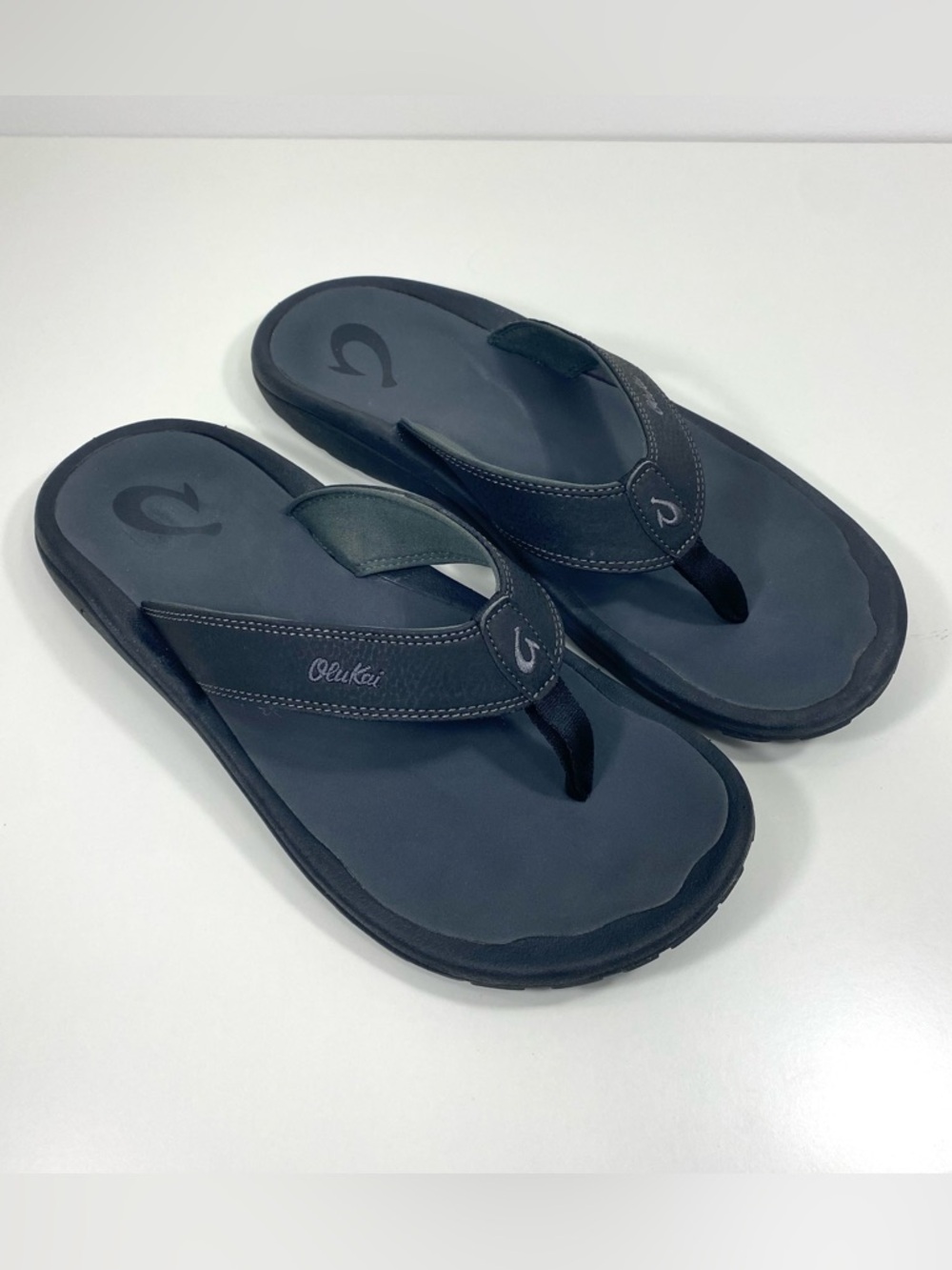 OluKai Ohana Classic Black Gray Beach Sandals Sporty Casual Flip Flops Thongs 12 - Picture 3 of 11